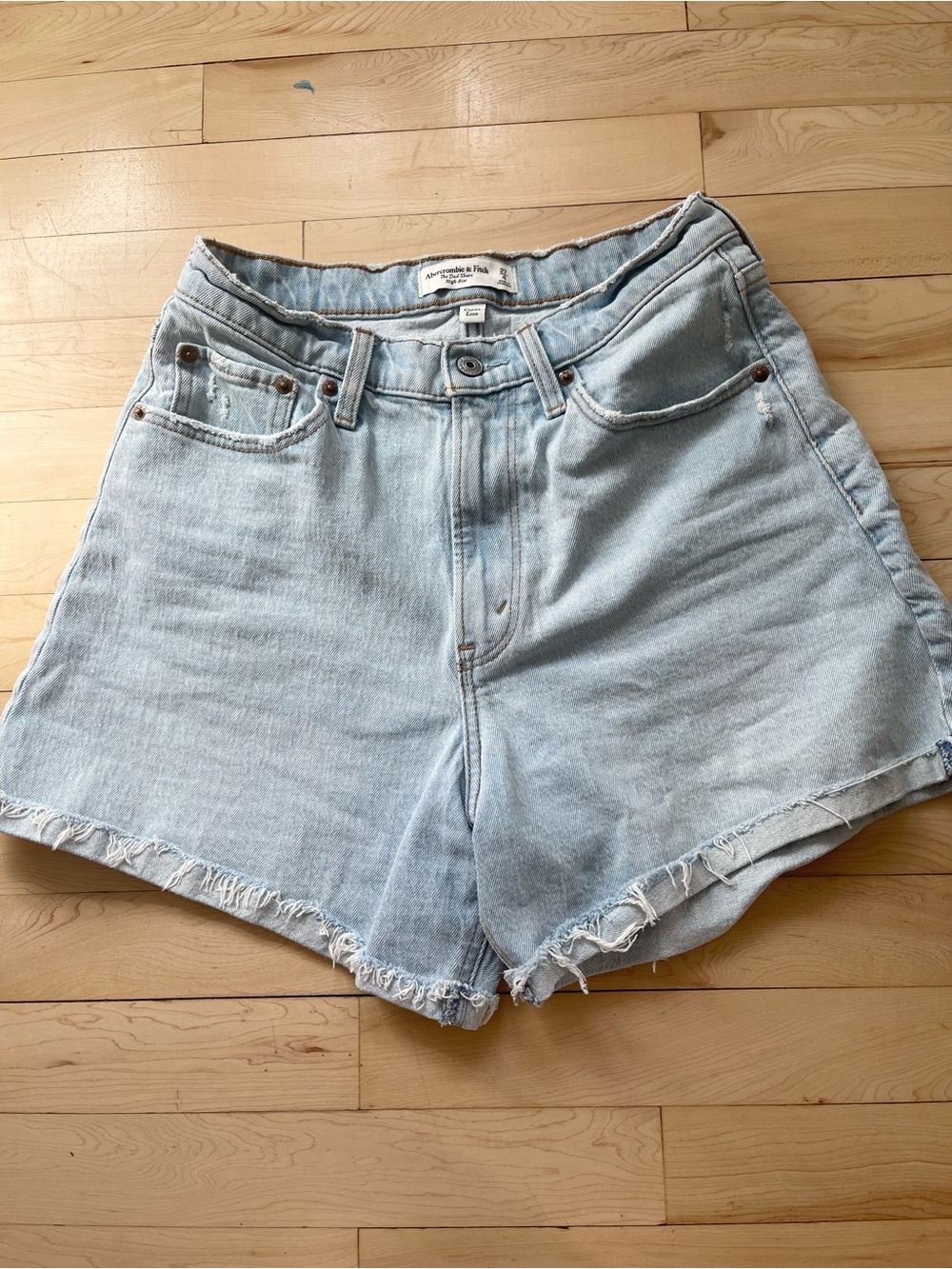 Abercrombie & Fitch Light wash High Rise Dad shorts